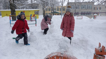 МЫ ЗИМОЙ НЕ СКУЧАЕМ, ДРУЖНО ВЕСЕЛО ИГРАЕМ!! МЫ ЗИМОЙ НЕ СКУЧАЕМ, ДРУЖНО ВЕСЕЛО ИГРАЕМ!!.